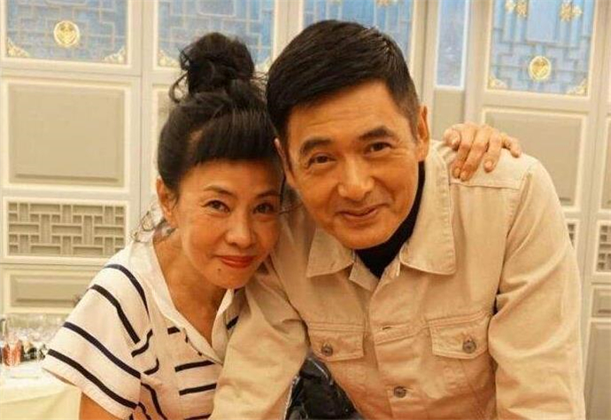 周润发陈荟莲怎么认识的 夫妻感情恩爱如初羡煞旁人