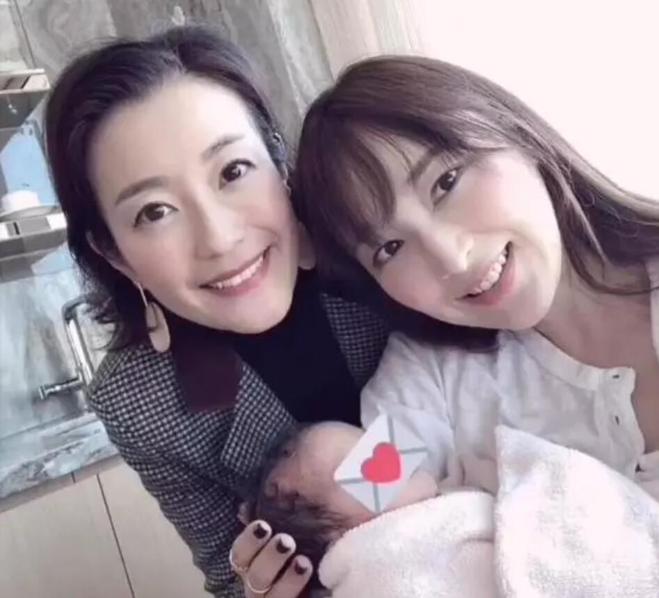 吴佩慈第四胎产后照曝光 黑长直尽显清纯