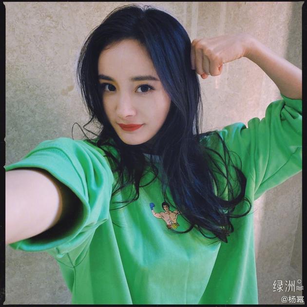 杨幂体重45.2公斤!宅在家吃美食不胖反瘦