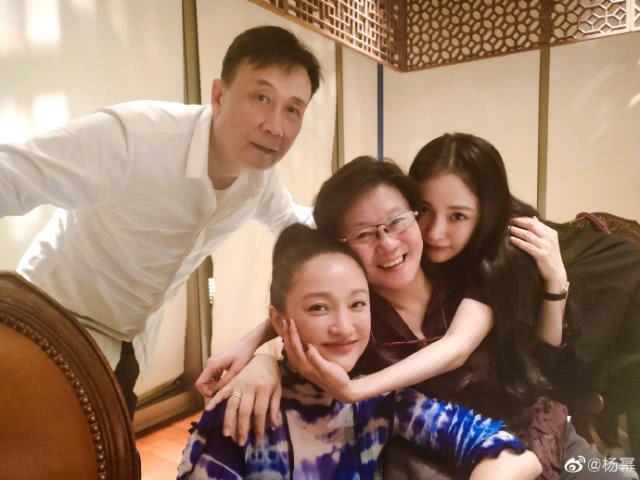 杨幂捐赠100万买医疗设备 一线医护人员发文感谢