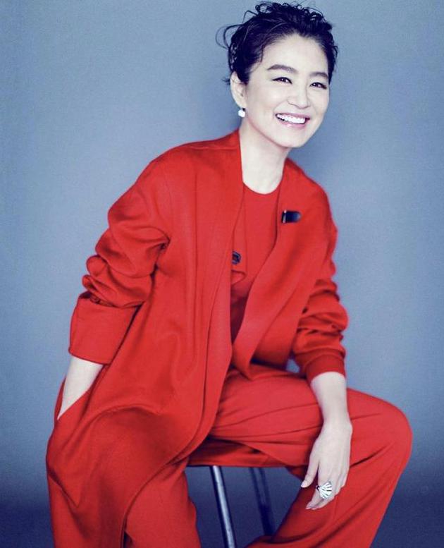 林青霞写亲笔信致敬前线抗疫英雄:早日功成返家!