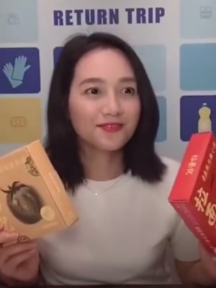 朱丹直播指挥老公调整镜头 周一围:到底谁卑微?