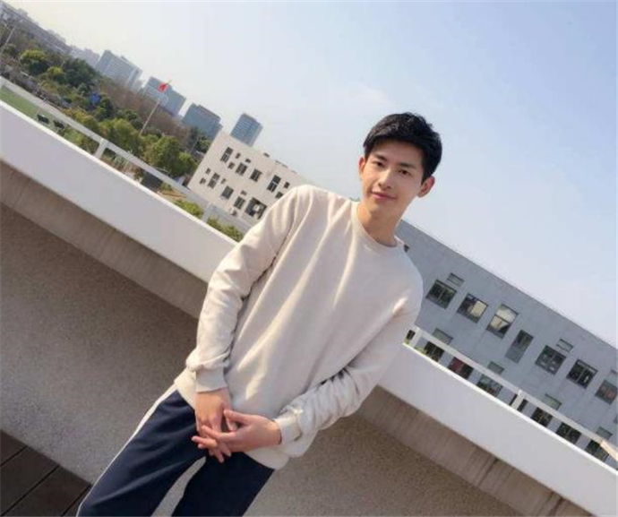 辛云来怎么成演员的 是谁发掘了辛云来怎么出道的