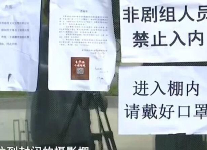 黄晓明剧组复工 复工心切也不忘戴口罩防护安全
