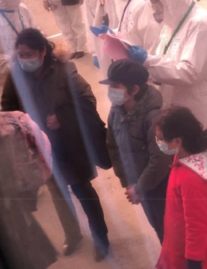 刘烨妻子带诺一和霓娜回国 诺一大喊:我是中国人