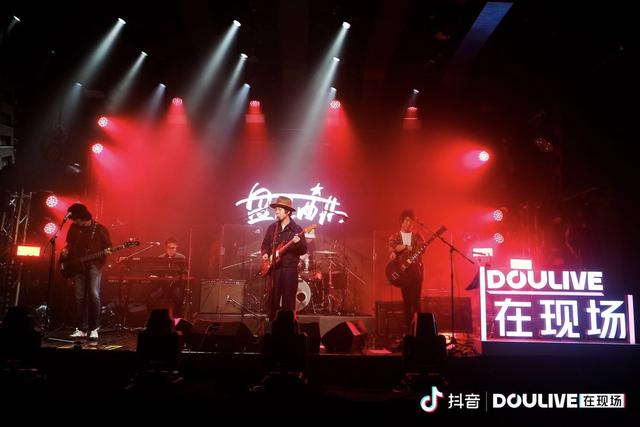 “DOULive在现场”【限时音乐店铺】精彩纷呈,盘尼西林《红河谷》超燃落幕