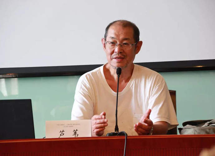 芦苇评价陈凯歌 团伙解散“陈导演也是一路下坡了”