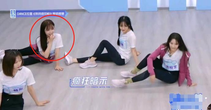 Lisa教虞书欣跳舞 网友直呼也想Lisa教我跳舞