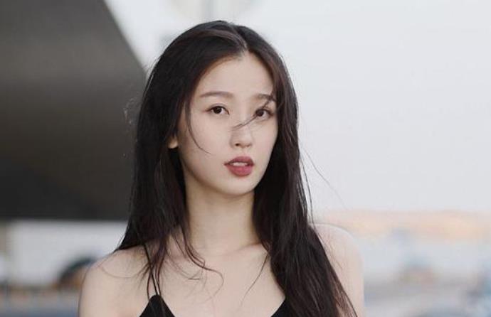Lisa教虞书欣跳舞 网友直呼也想Lisa教我跳舞