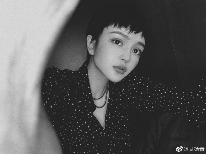 周扬青短发造型气质超A 被猜疑要“重头开始”
