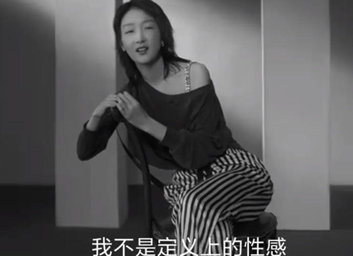 周冬雨代言维密 少女模样的周冬雨跟性感维密奇异组合