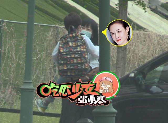 谭卓被爆隐婚生子 疑似一家三口现身小区被拍