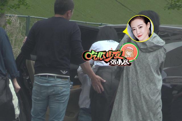 谭卓被爆隐婚生子 疑似一家三口现身小区被拍