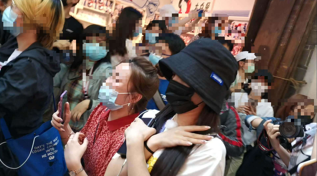 杨超越提醒粉丝不要聚集:安全最重要!