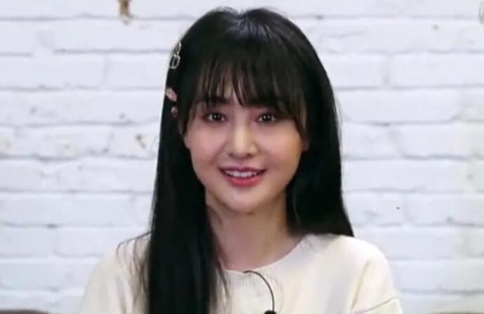 郑爽经纪人开撕 鹅厂为什么差别对待爽妹公益短片