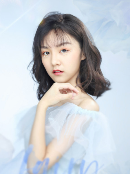 贺美琦照片