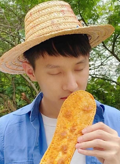 吃货草帽哥照片