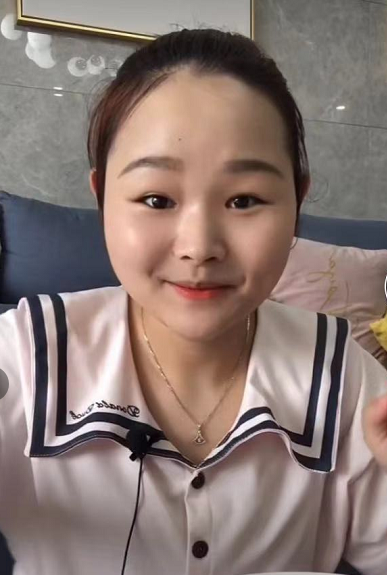 大脸妹格格照片
