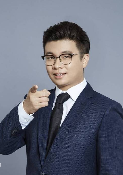 严伯钧照片
