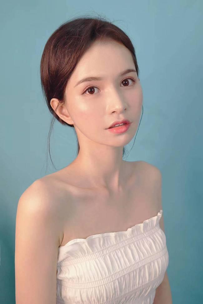 戴丽哈·那衣满照片