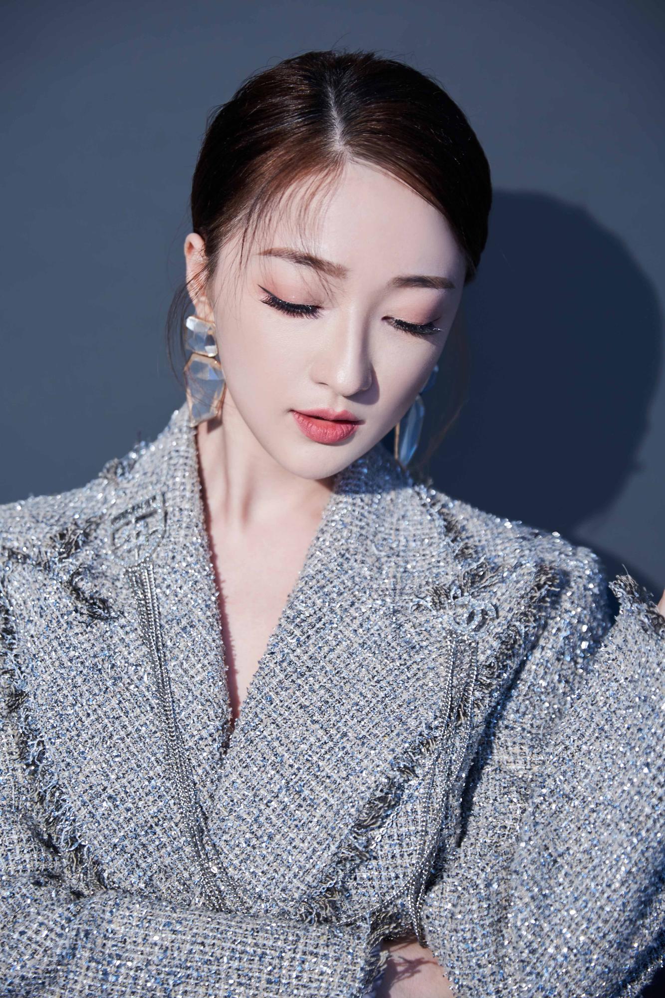 赵依娜照片