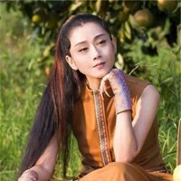 杨丽萍晒背影照 60岁杨丽萍晒背影照身材宛如少女