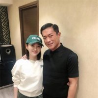 景甜回应擤鼻涕怎么回事 在公开场合演讲擤鼻涕此举非常尴尬