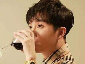 为什么肖骁一直眨眼睛 肖骁眼睛有什么问题吗为什么一直眨