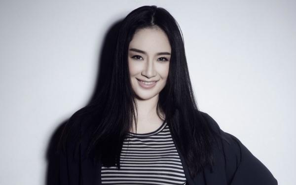 徐若男赵倩儿《我因为裹胸被贫乳室友用熨斗烫平胸口》小说在线阅读
