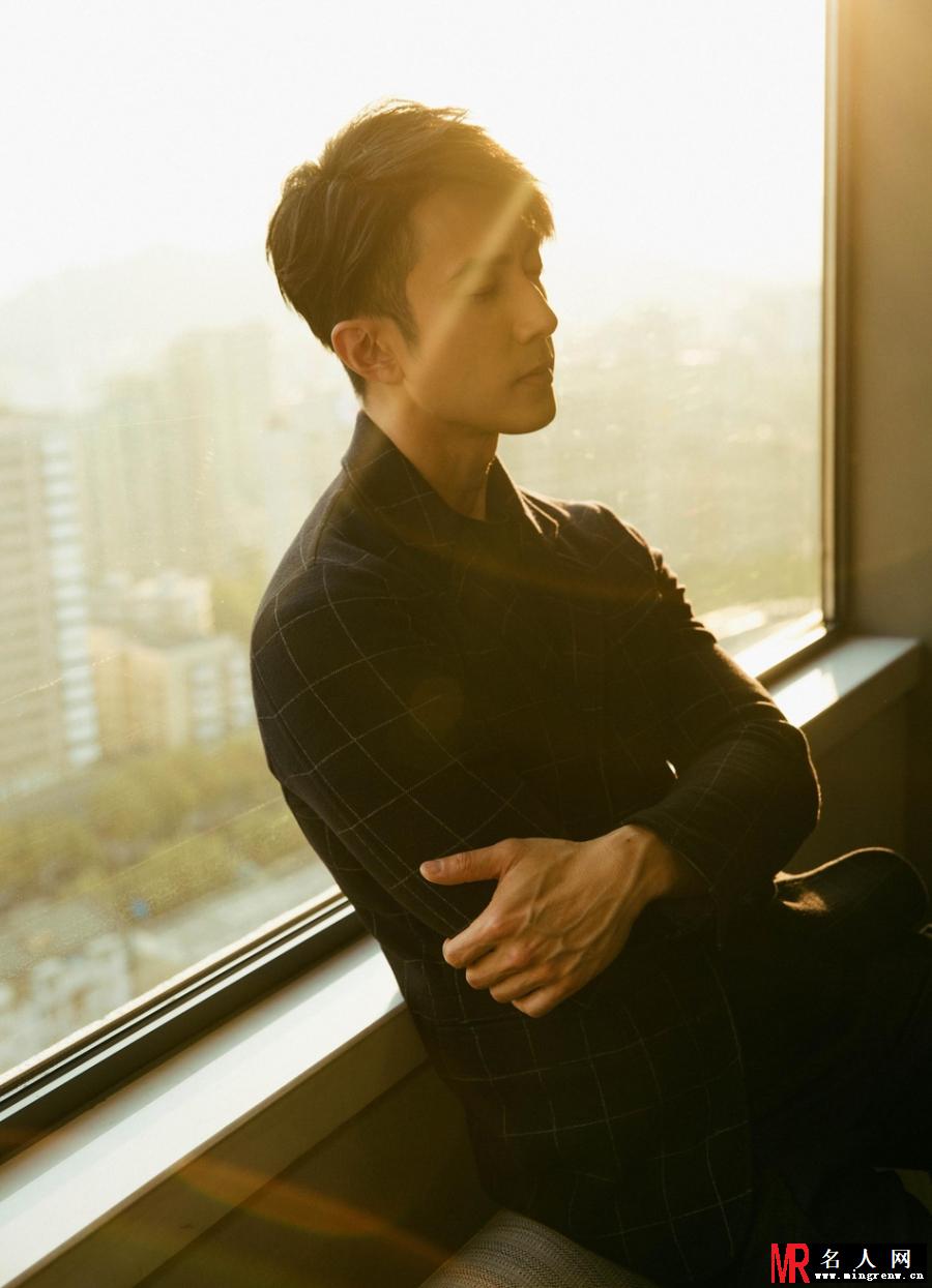型男吴尊现身品牌活动 举手投足间绅士气质十足(1)