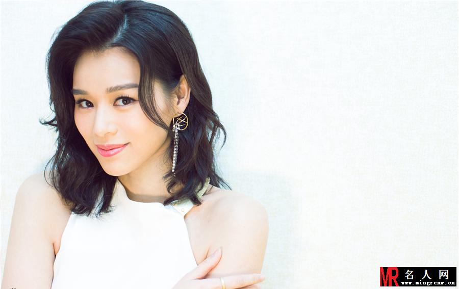 胡杏儿出席活动大秀曼妙身材(1)