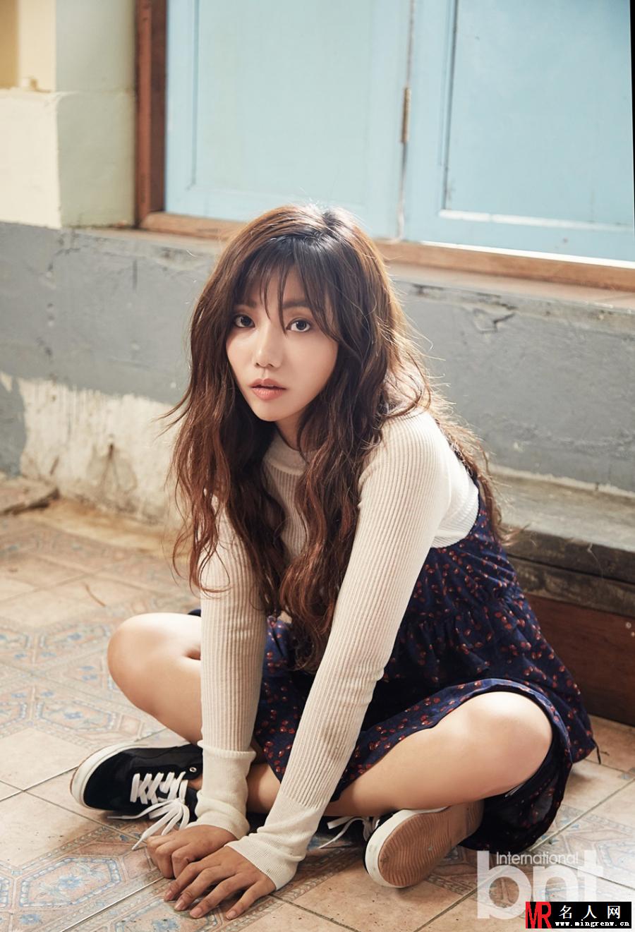 韩星李彩英拍写真 尽展性感中性双重风格(1)