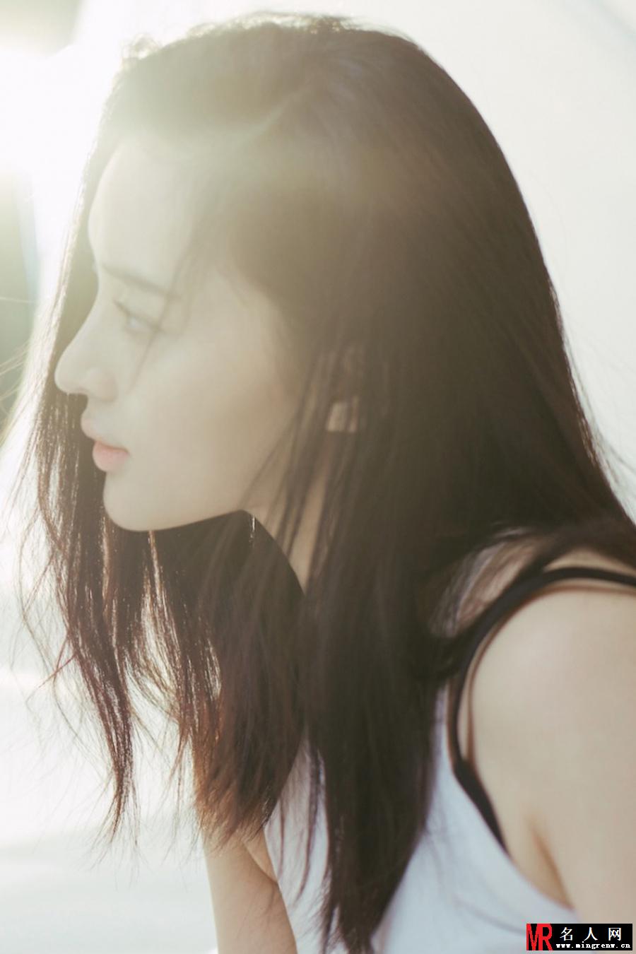 汤晶晶杂志写真 清新之中蕴含灵动(1)