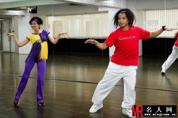 男人如衣服余春天剧照(1)