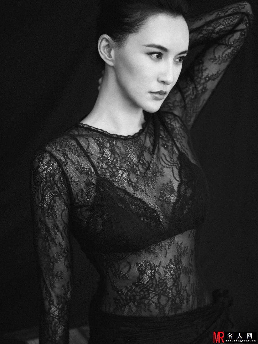 莫小棋最新夏日写真 慵懒随性呈现熟女魅力(1)