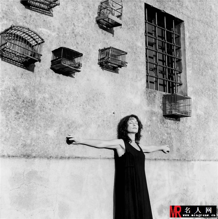 《她》女主角伊莎贝尔·于佩尔黑白写真(1)