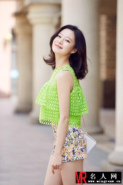 王汀百变造型夺人眼球 时而成熟时而休闲(1)