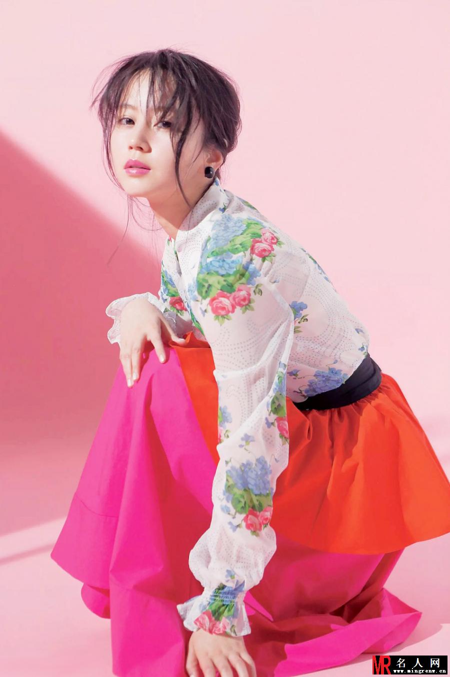 堀北真希杂志写真 粉嫩色彩勾起少女心(1)