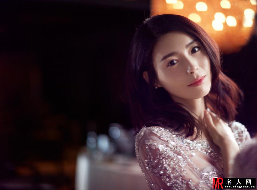 卢杉温婉迎新年(1)