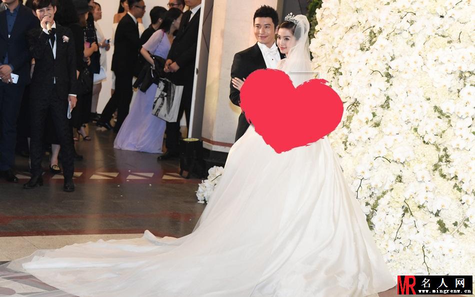 黄晓明Angelababy挽手亮相 新婚夫妻甜蜜亲吻(1)