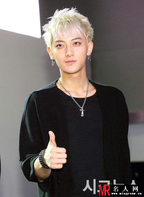 2014年7月EXO现身FASHION CADE活动现场帅气时尚黄子韬图片(1)