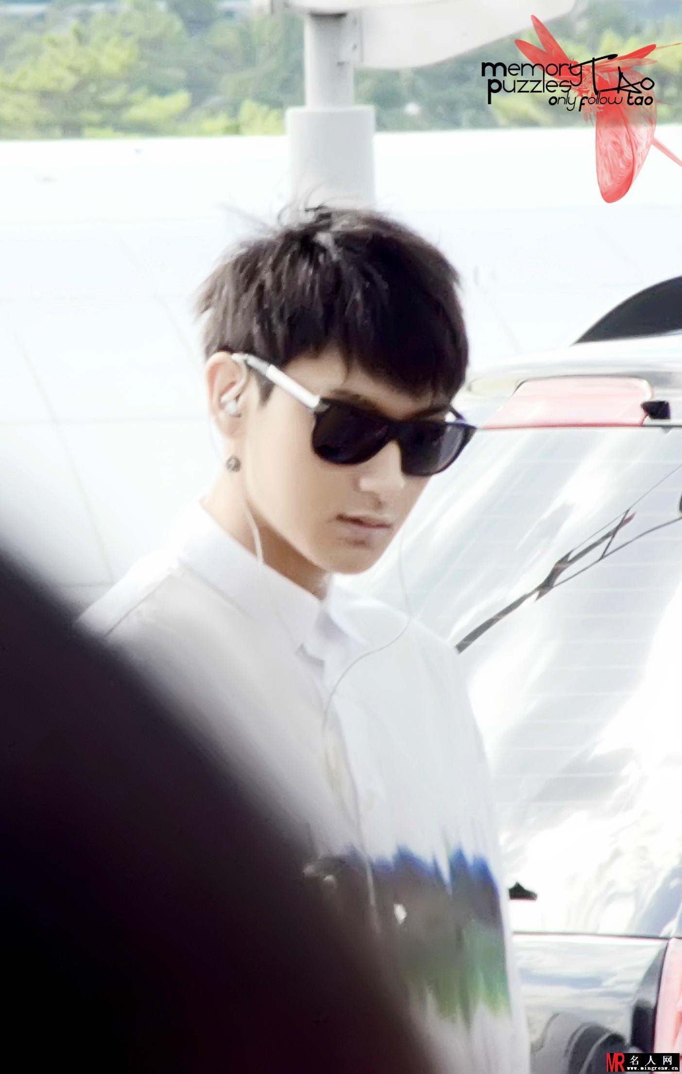 2014年8月EXO仁川飞西安帅气时尚写真黄子韬图片写真(1)