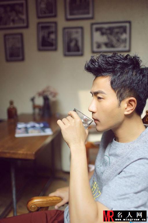 刘恺威帅气写真 尽享午后闲暇(1)