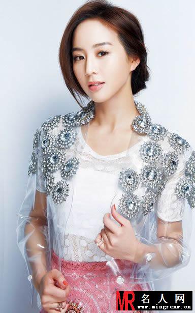 张钧甯2014年5月美人志杂志写真 变身气质女神(1)