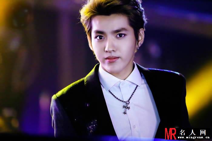 吴亦凡2013年百度娱乐沸点现场卖力表演颜值爆表(1)
