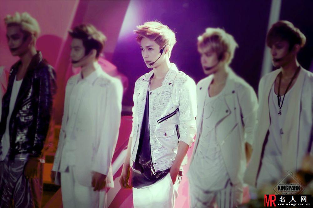 EXO张艺兴2013年帅气亮相亚洲偶像盛典(1)