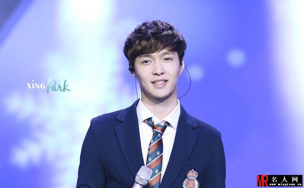 EXO张艺兴2014年帅气亮相湖北卫视春晚现场粉丝尖叫(1)