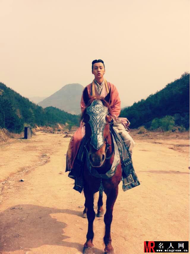 陈伟霆微博自拍2013年合集 健身房现八块腹肌(1)