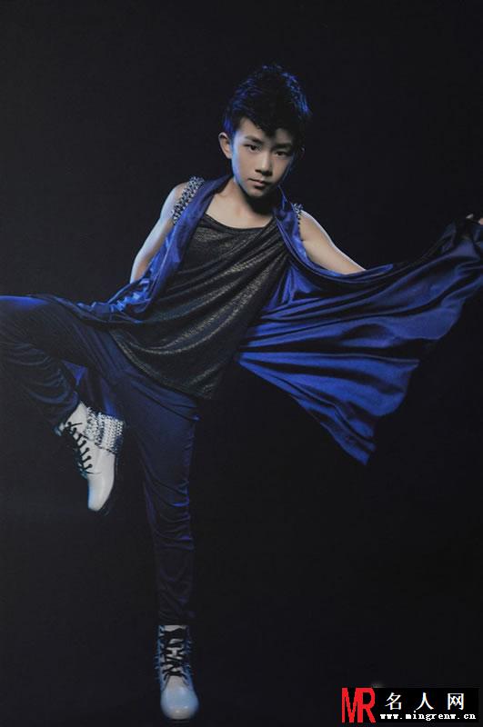 TFBOYS《HEART梦出发》黑色背景深蓝色装版(1)