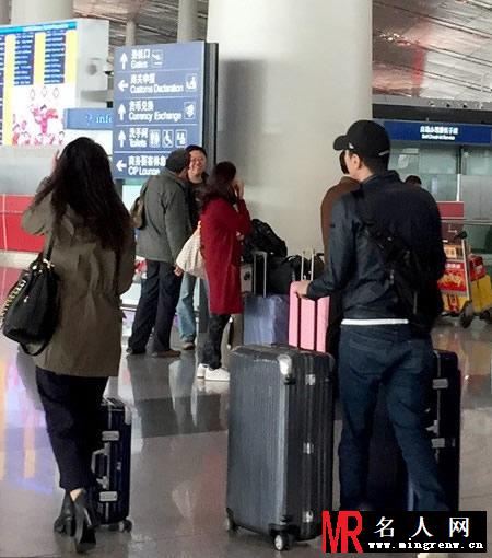 高圆圆婚后怀孕顺其自然 随夫回台湾探亲(1)